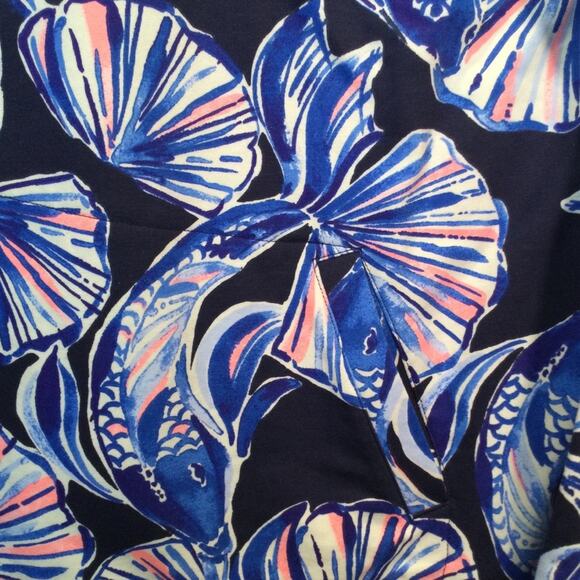 Lilly Pulitzer Booker Popover UPF 50 in Reel Life Dark Navy Large - Picture 3 of 6